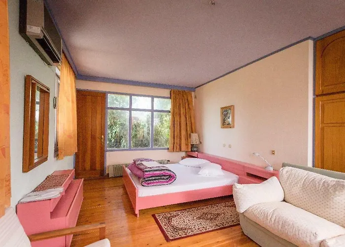 Terracotta Villa Delphi